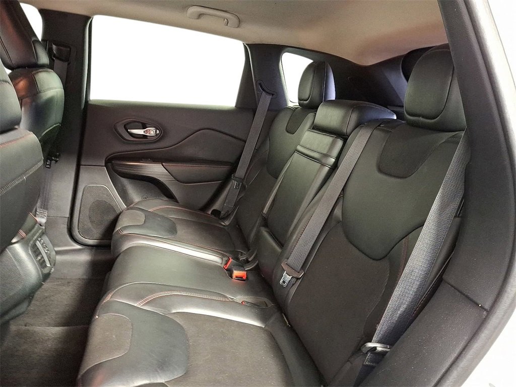 Used 2015 Jeep Cherokee Trailhawk w/ Cold Weather Group image 10