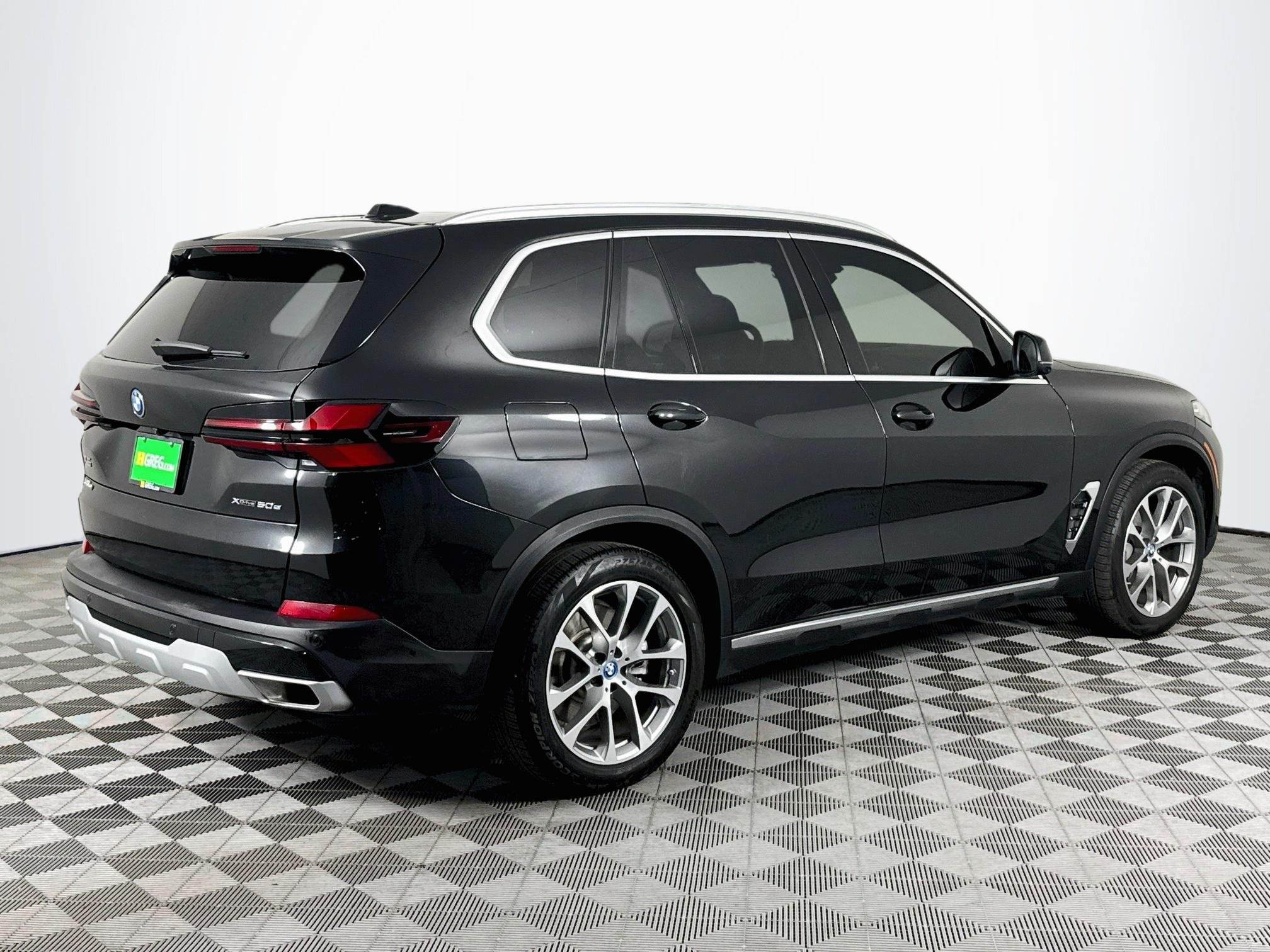 Used 2024 BMW X5 xDrive50e w/ Premium Package AWD/4WD image 8