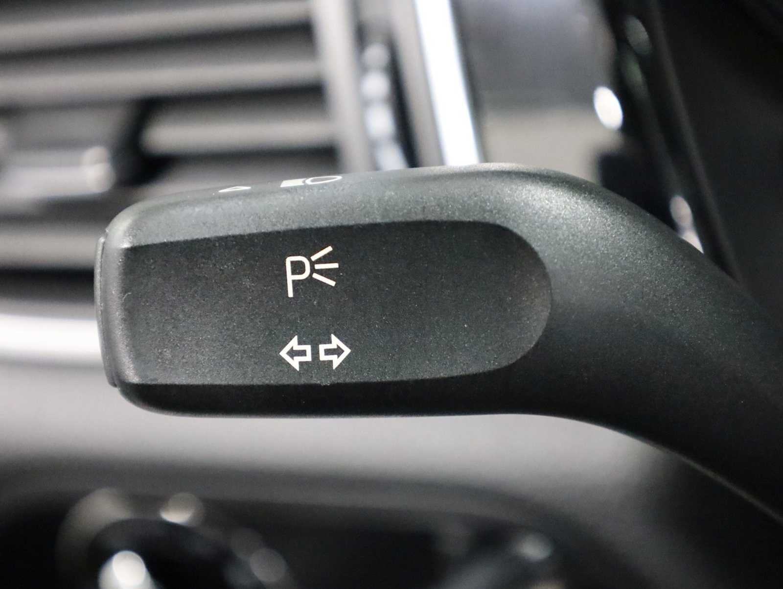 Used 2018 Porsche Macan AWD/4WD image 31