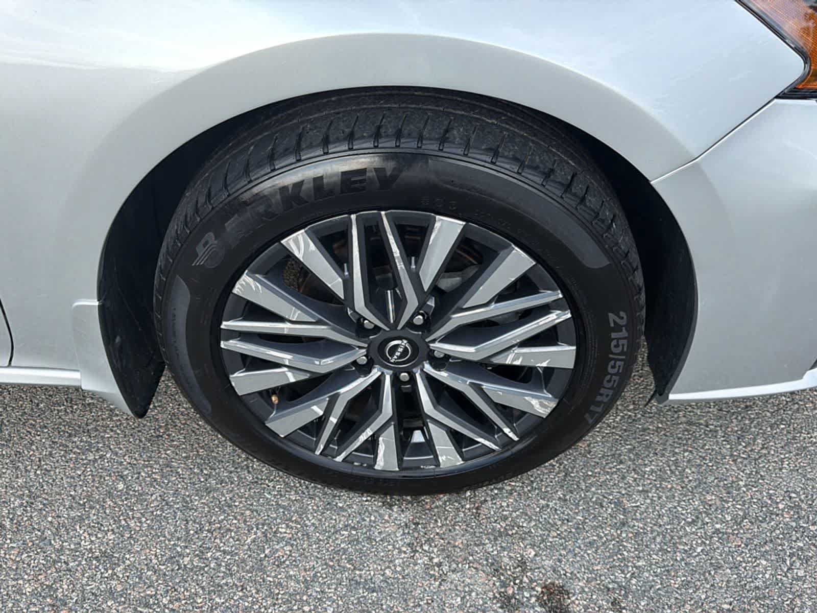 Used 2023 Nissan Altima 2.5 SV w/ SV Premium Package AWD/4WD image 10