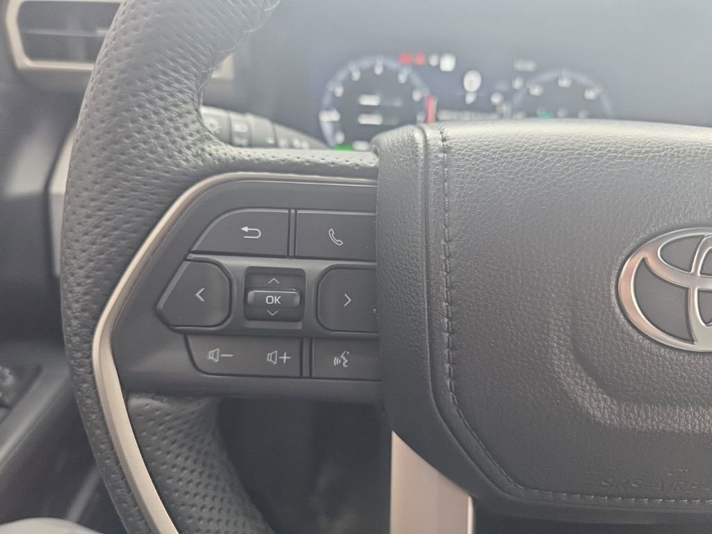 Used 2025 Toyota Tacoma Trailhunter image 19