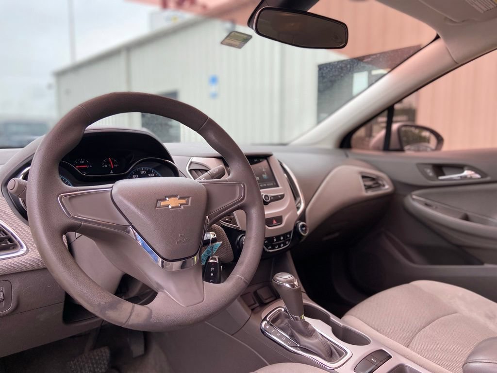 Used 2017 Chevrolet Cruze LS FWD image 14