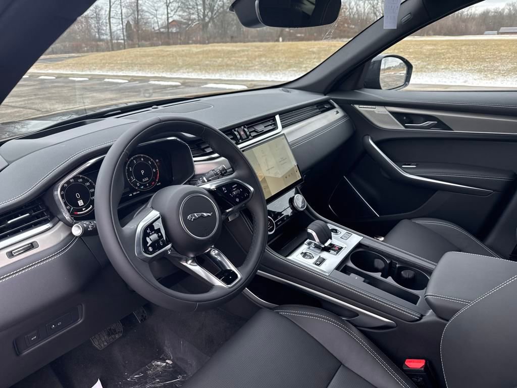 Certified 2026 Jaguar F-PACE R-Dynamic S AWD/4WD image 13