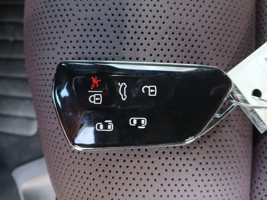 New 2025 Volkswagen ID. Buzz Pro S RWD image 28