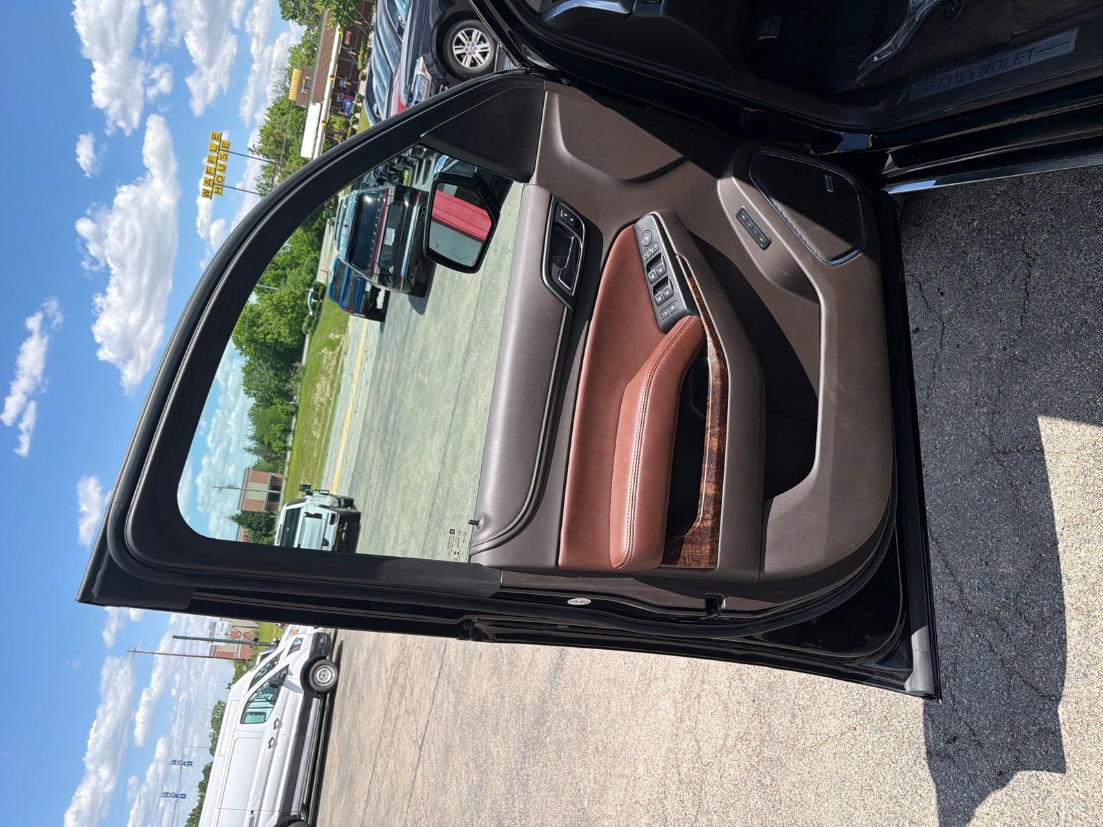 Used 2019 Chevrolet Suburban Premier AWD/4WD image 11