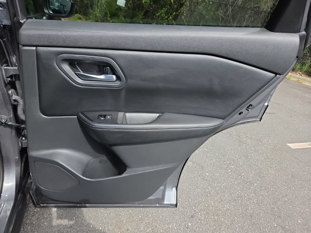 Certified 2025 Nissan Rogue SV FWD image 37