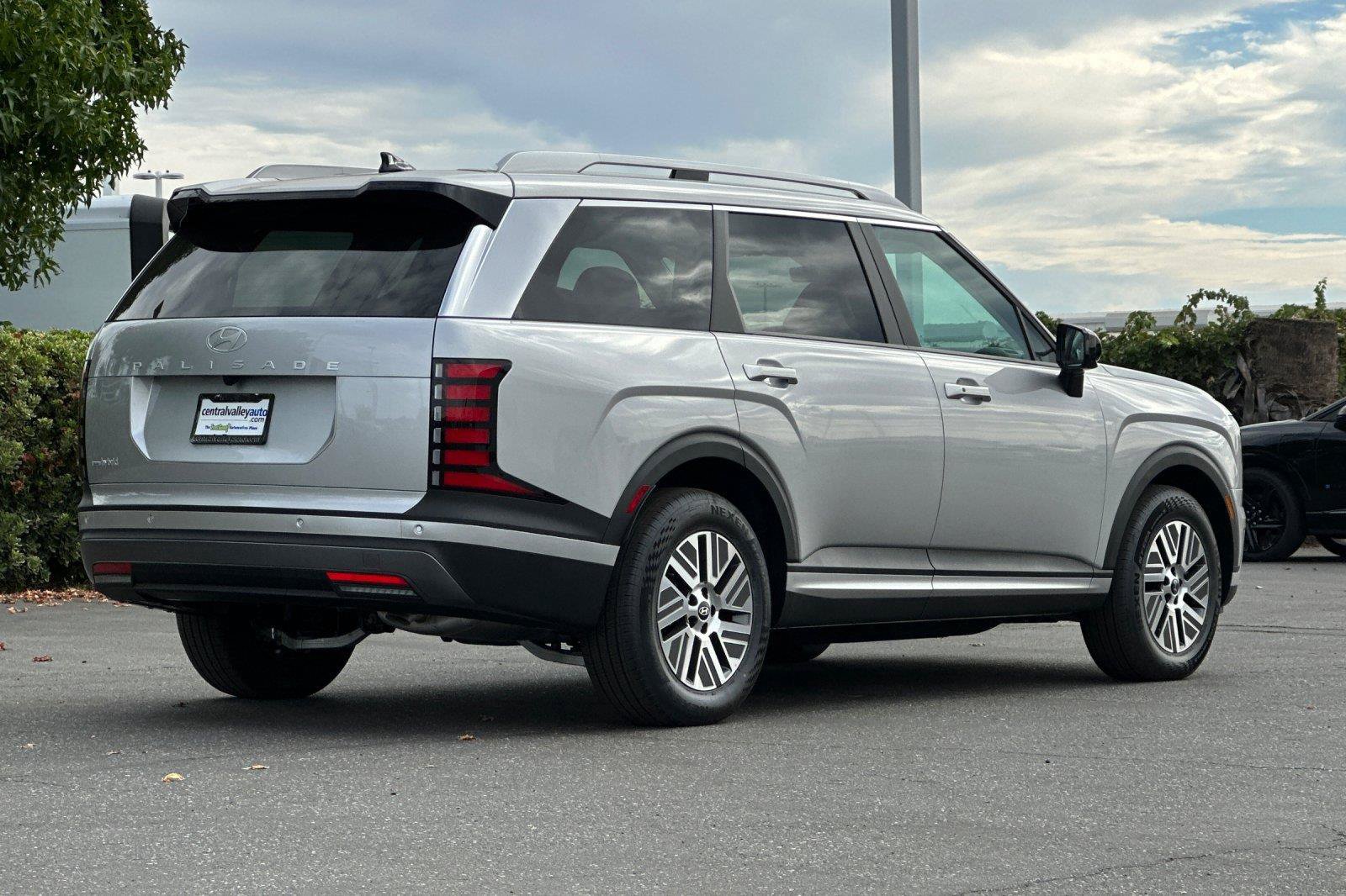 New 2027 Hyundai Palisade SEL FWD image 3