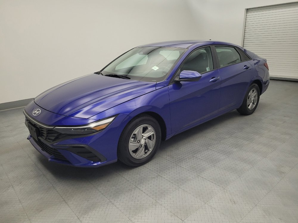 Used 2025 Hyundai Elantra SE FWD image 2