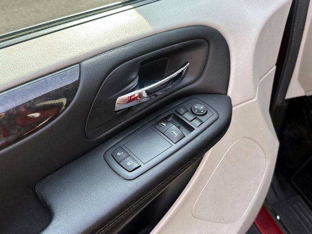 Used 2016 Dodge Grand Caravan American Value Package FWD image 15