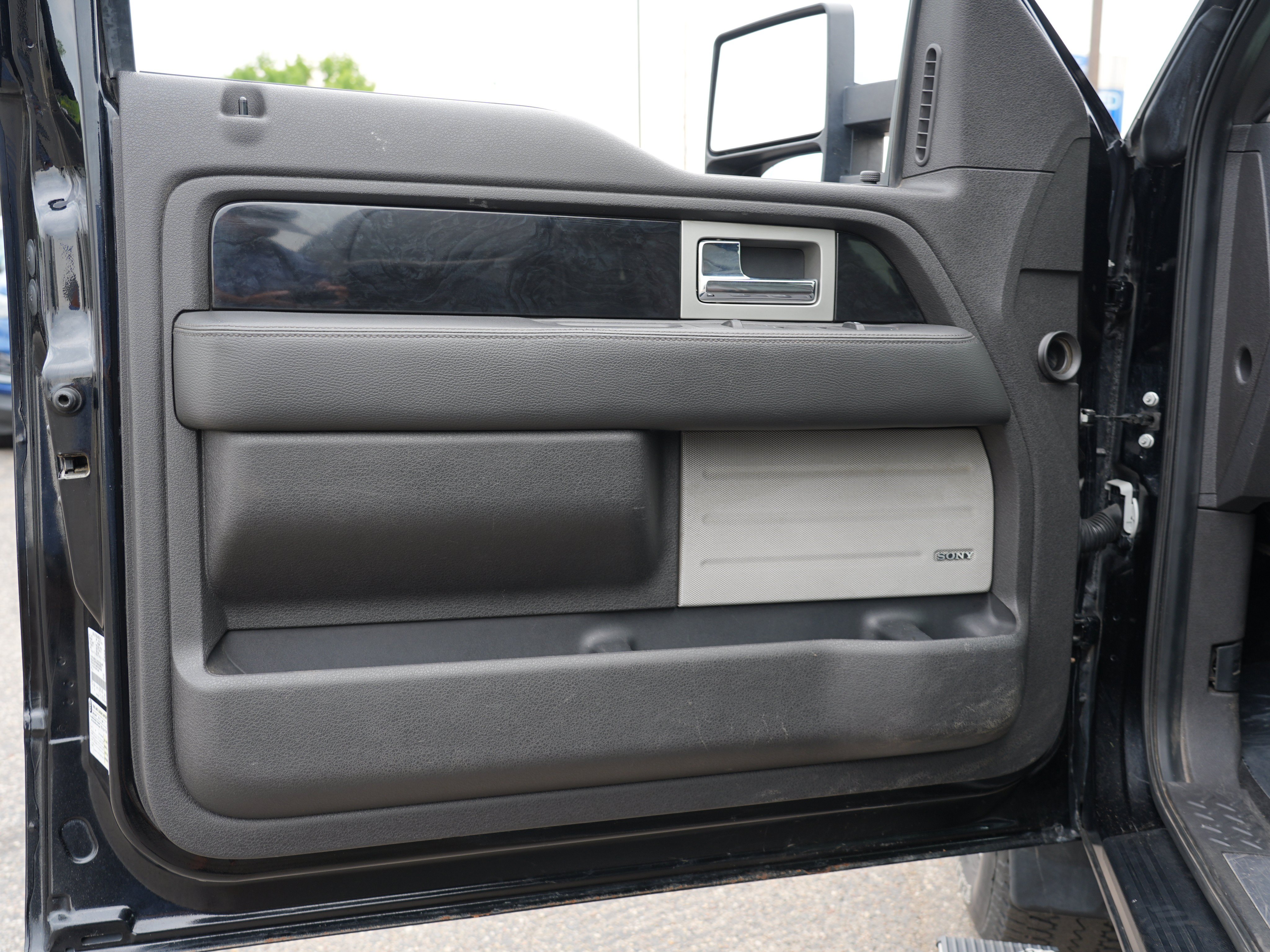 Used 2011 Ford F150 Platinum AWD/4WD image 17