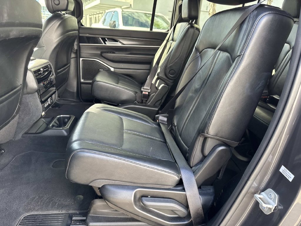 Used 2024 Jeep Wagoneer Series II RWD image 12