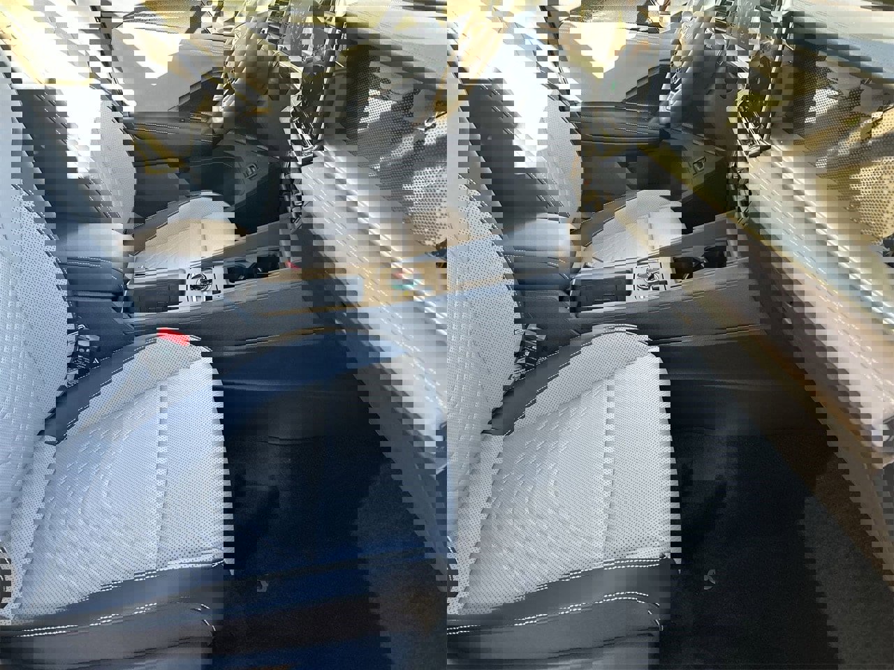 New 2026 Volkswagen Tiguan SE image 8