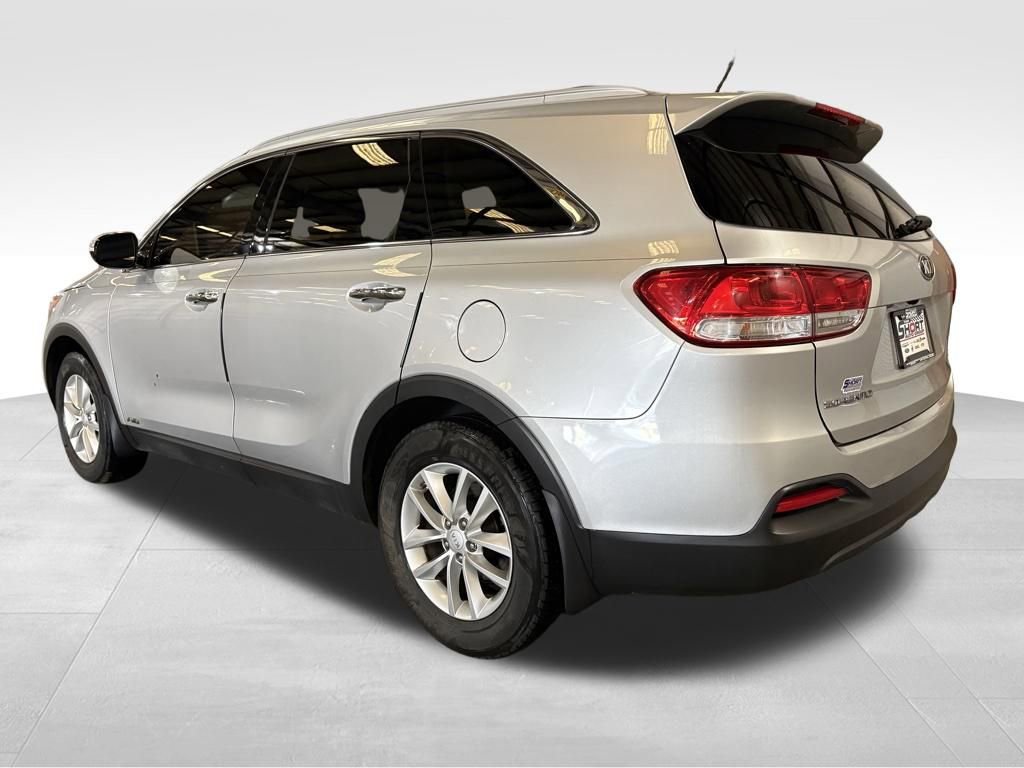 Used 2017 Kia Sorento AWD image 3
