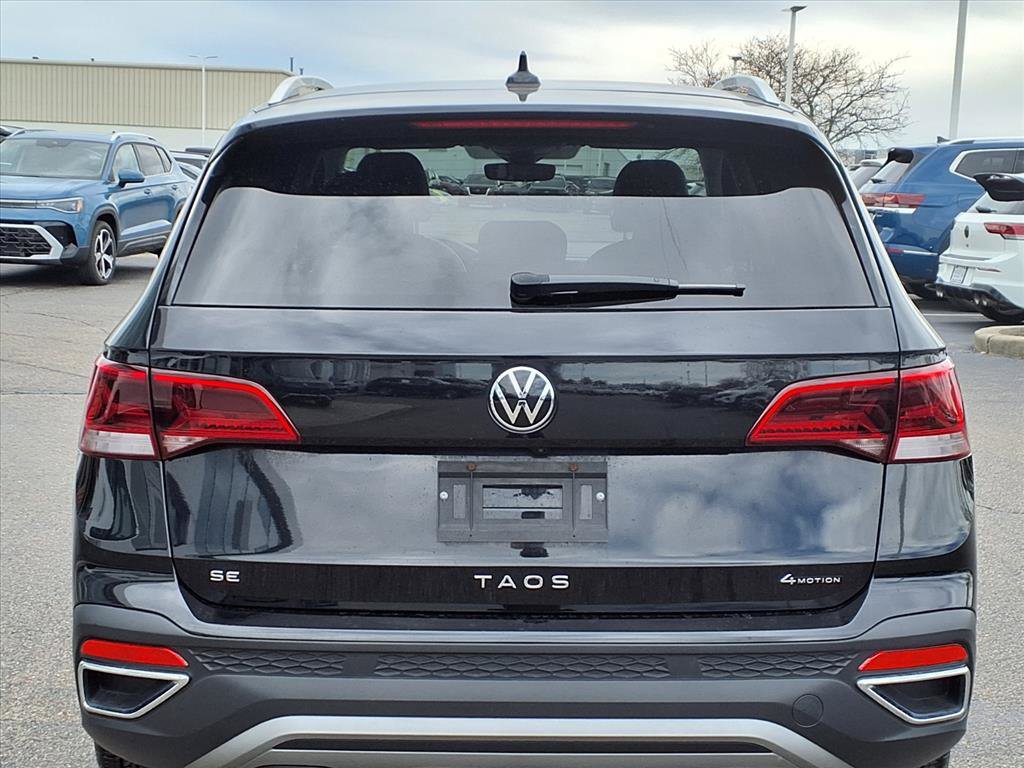 Certified 2024 Volkswagen Taos SE image 25