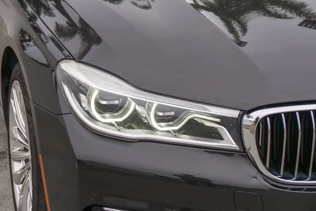 Used 2017 BMW 750i RWD image 4