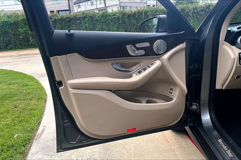 Used 2017 Mercedes-Benz GLC 300 image 24