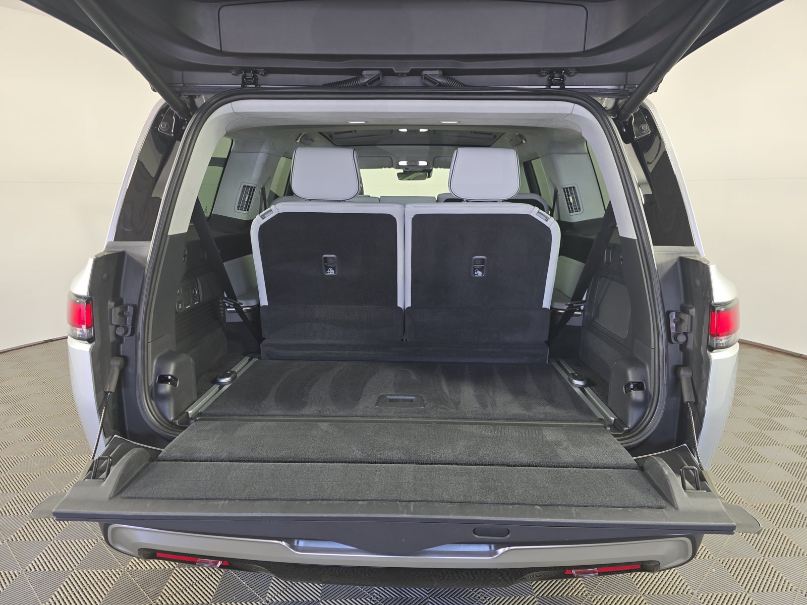 Used 2023 Rivian R1S Adventure Quad AWD/4WD image 15