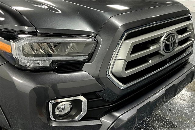 Used 2021 Toyota Tacoma Limited image 30