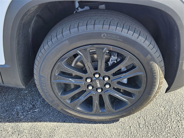 Certified 2023 GMC Acadia SLE w/ Driver Convenience Package image 17