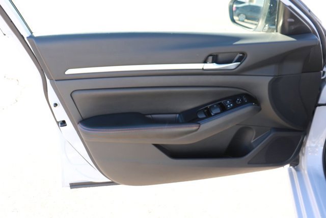 Used 2024 Nissan Altima 2.5 SR image 8