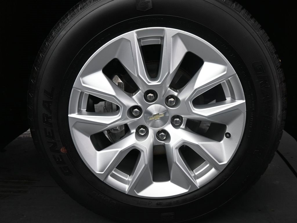 Used 2020 Chevrolet Silverado 1500 Custom w/ Custom Value Package image 11