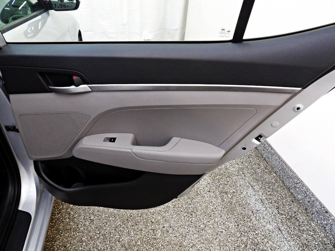 Used 2019 Hyundai Elantra SE FWD image 12