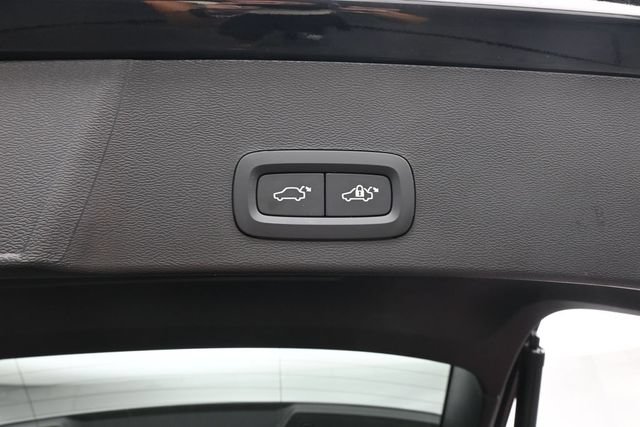 Used 2025 Volvo XC40 B5 Plus AWD/4WD image 30