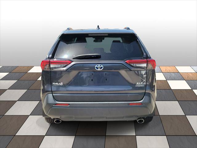 Used 2020 Toyota RAV4 XLE w/ All Weather Liner Package AWD/4WD image 5