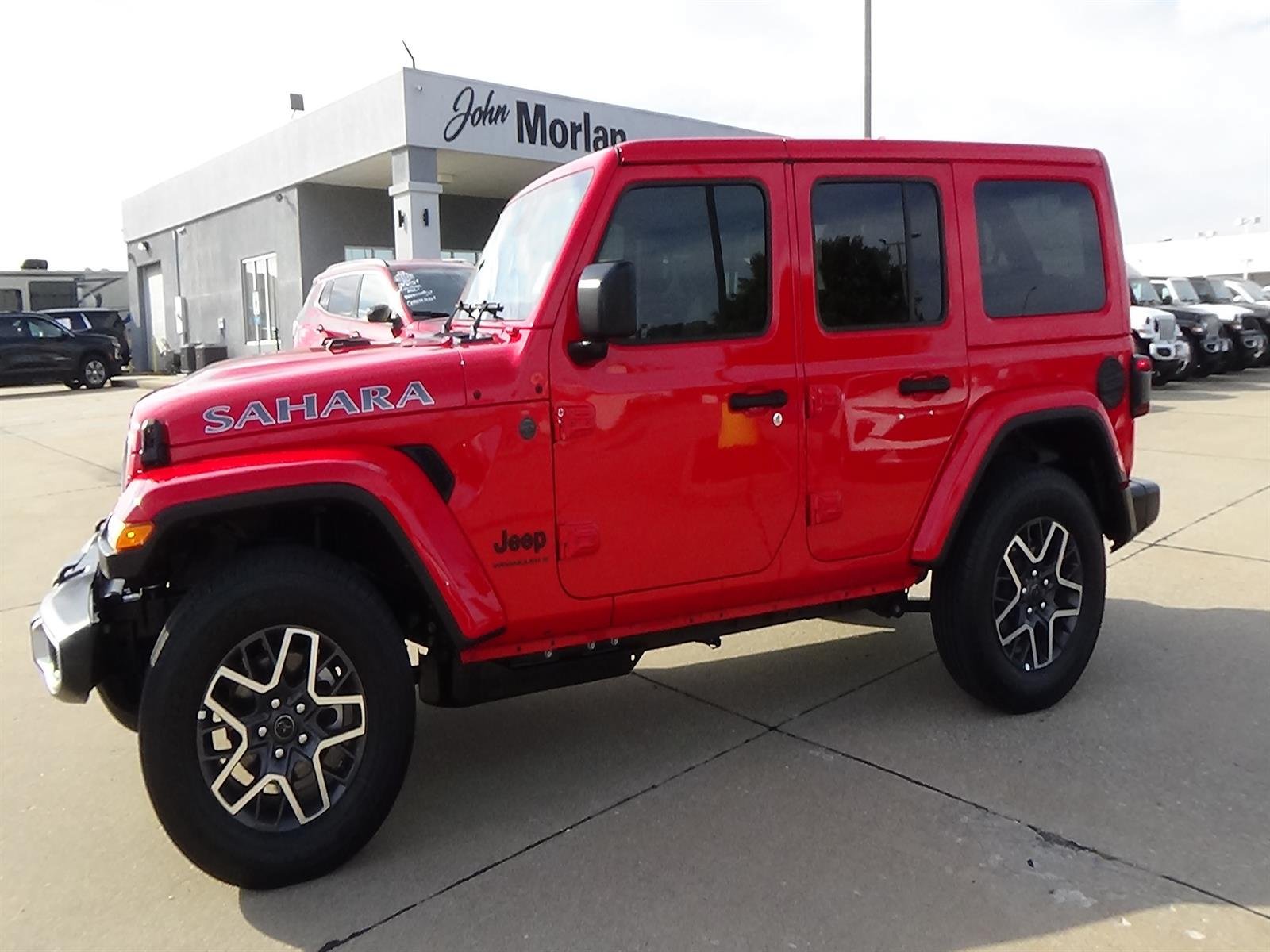 Used 2026 Jeep Wrangler Unlimited Sahara AWD/4WD image 1