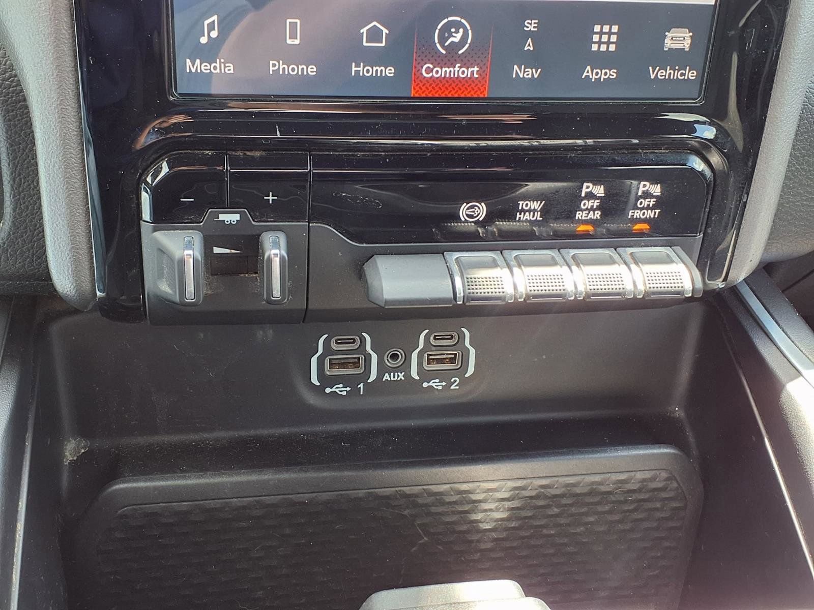 Used 2024 RAM 3500 Big Horn w/ Night Edition AWD/4WD image 24