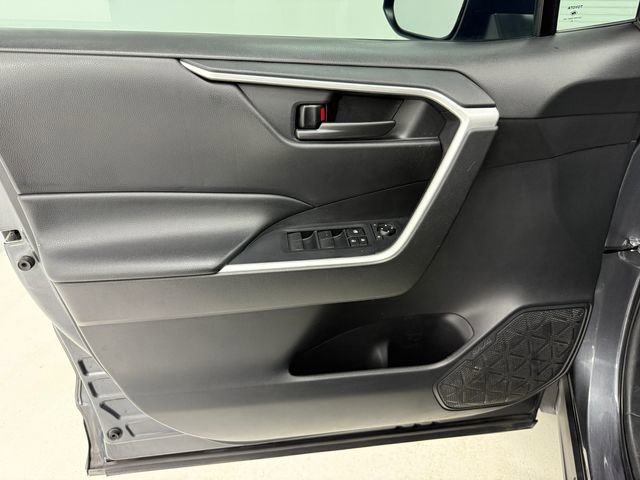 Used 2022 Toyota RAV4 LE FWD image 28