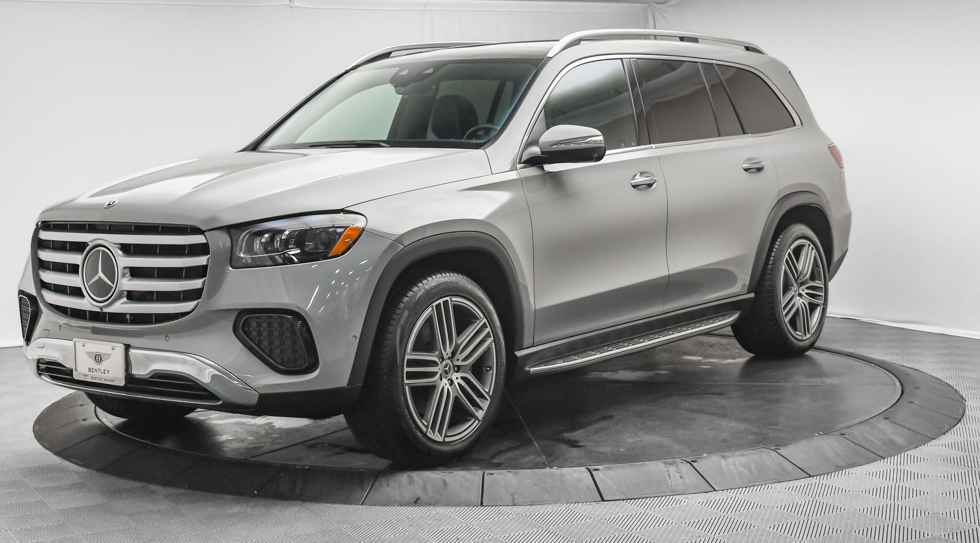 Used 2025 Mercedes-Benz GLS 450 4MATIC image 3