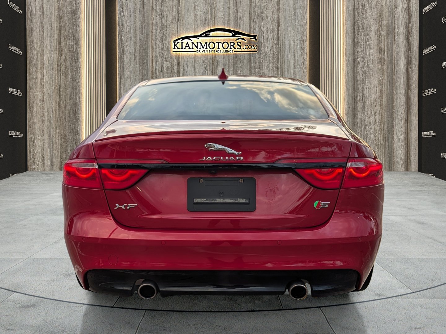 Used 2018 Jaguar XF S RWD image 8