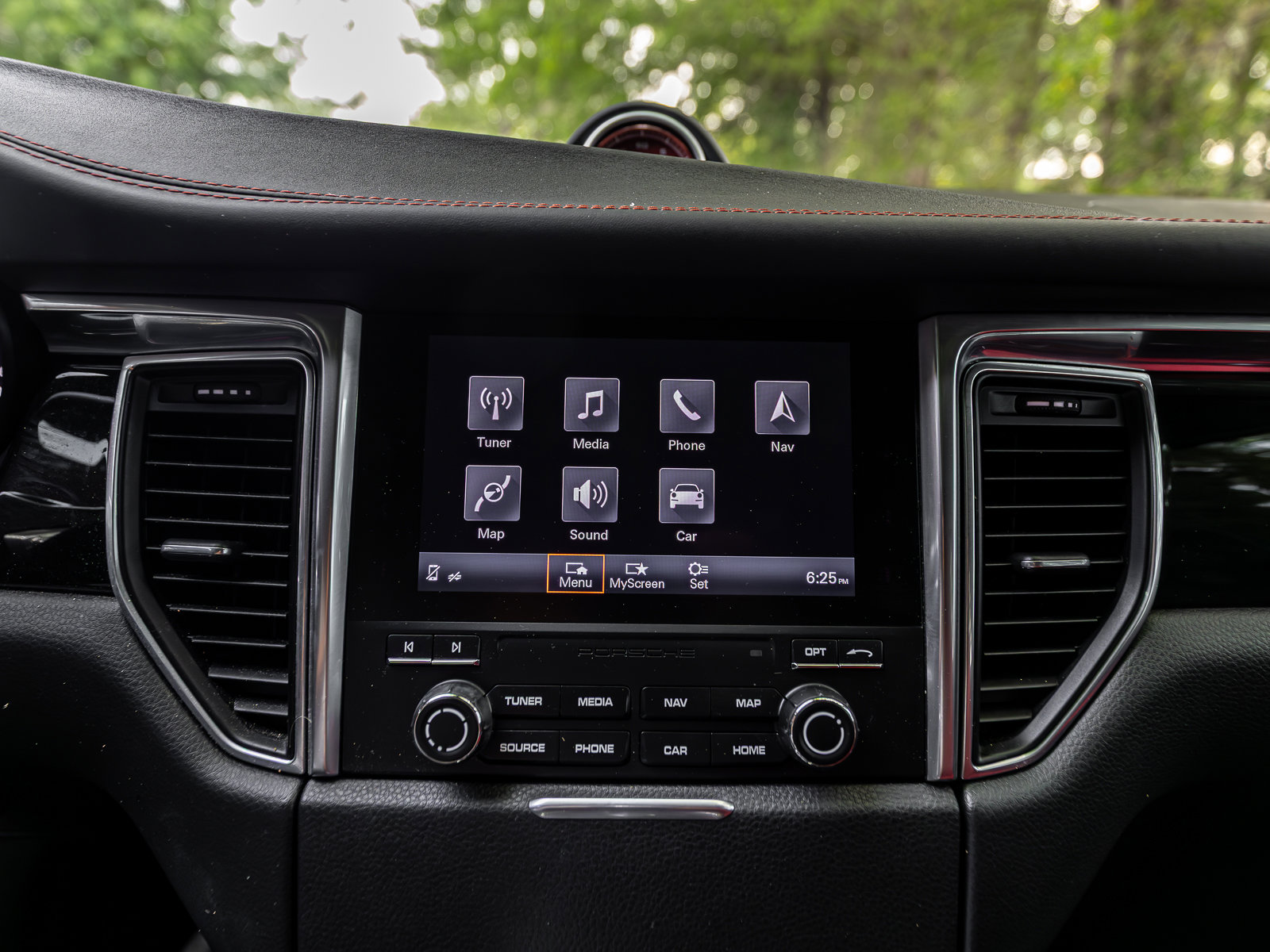 Used 2017 Porsche Macan GTS AWD/4WD image 10