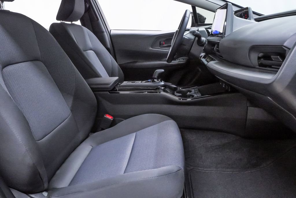 Used 2024 Toyota Prius LE FWD image 13