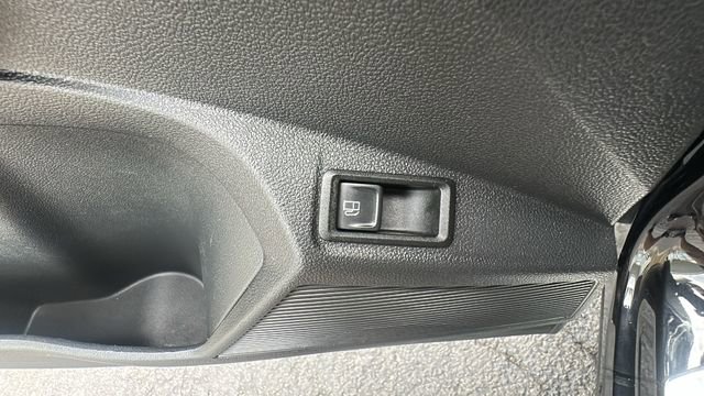 Used 2022 Volkswagen Taos SE w/ Panoramic Sunroof Package FWD image 23