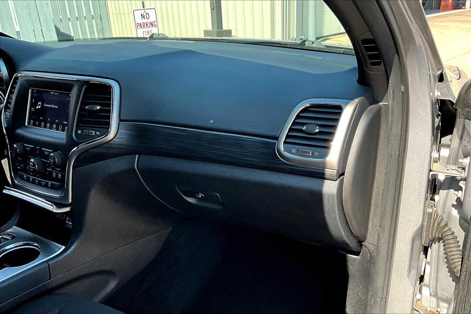 Used 2021 Jeep Grand Cherokee Laredo image 16