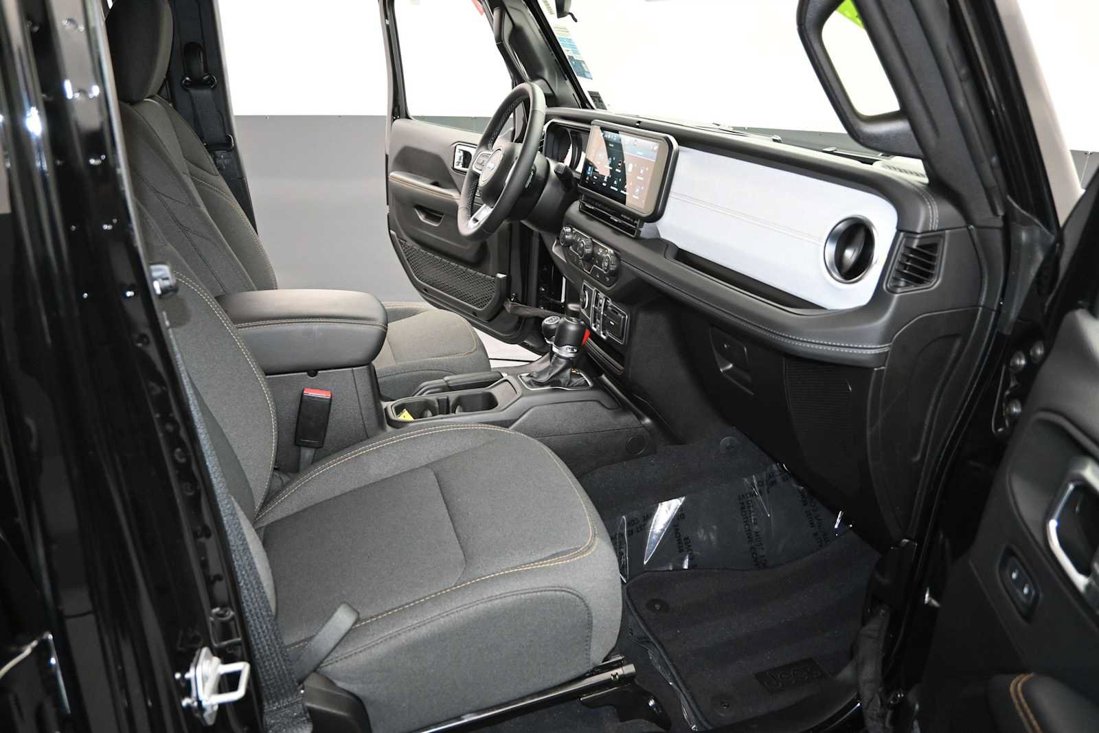 Used 2025 Jeep Wrangler Unlimited Sahara AWD/4WD image 22