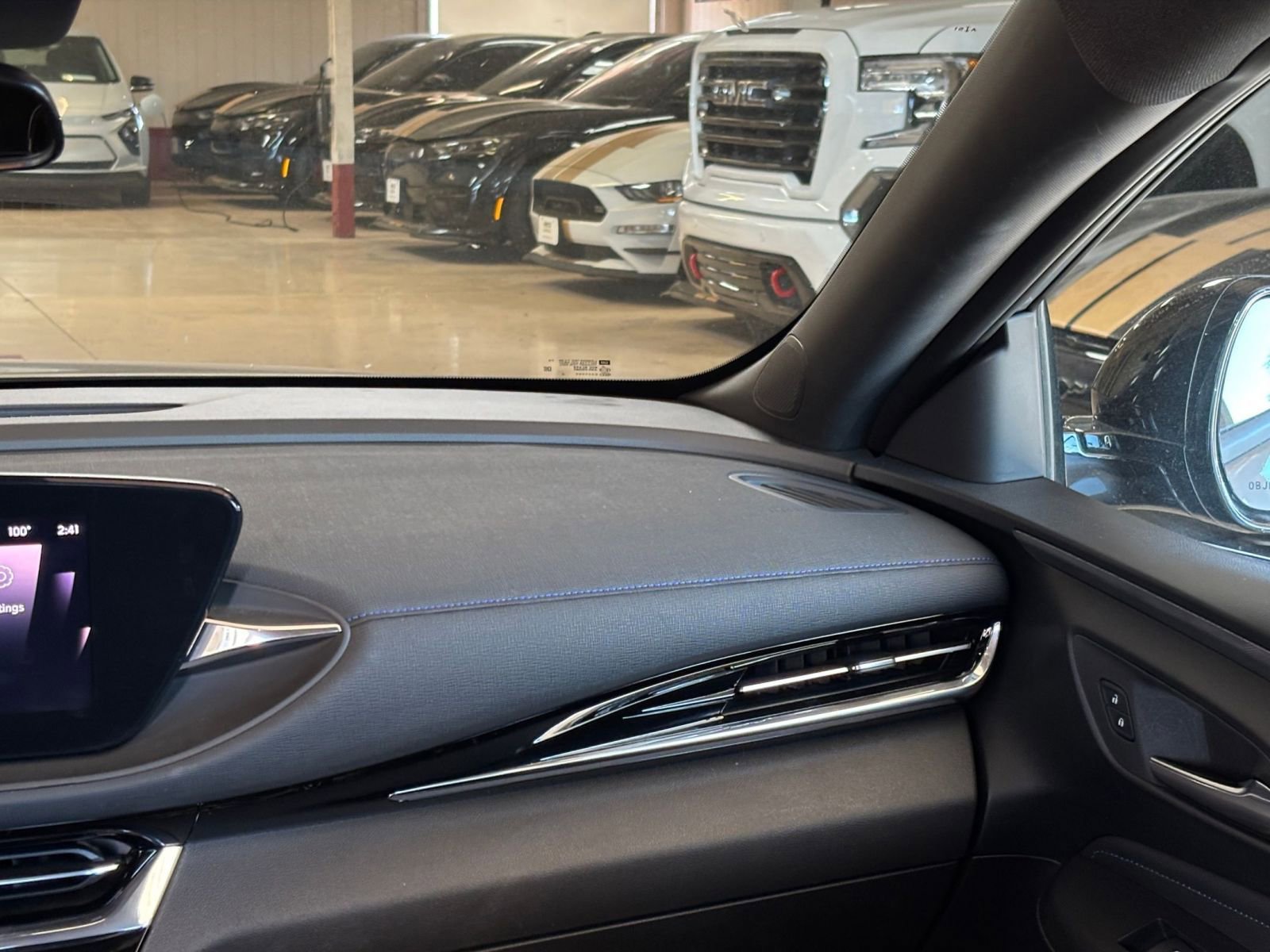 Used 2025 Buick Envista Sport Touring image 33