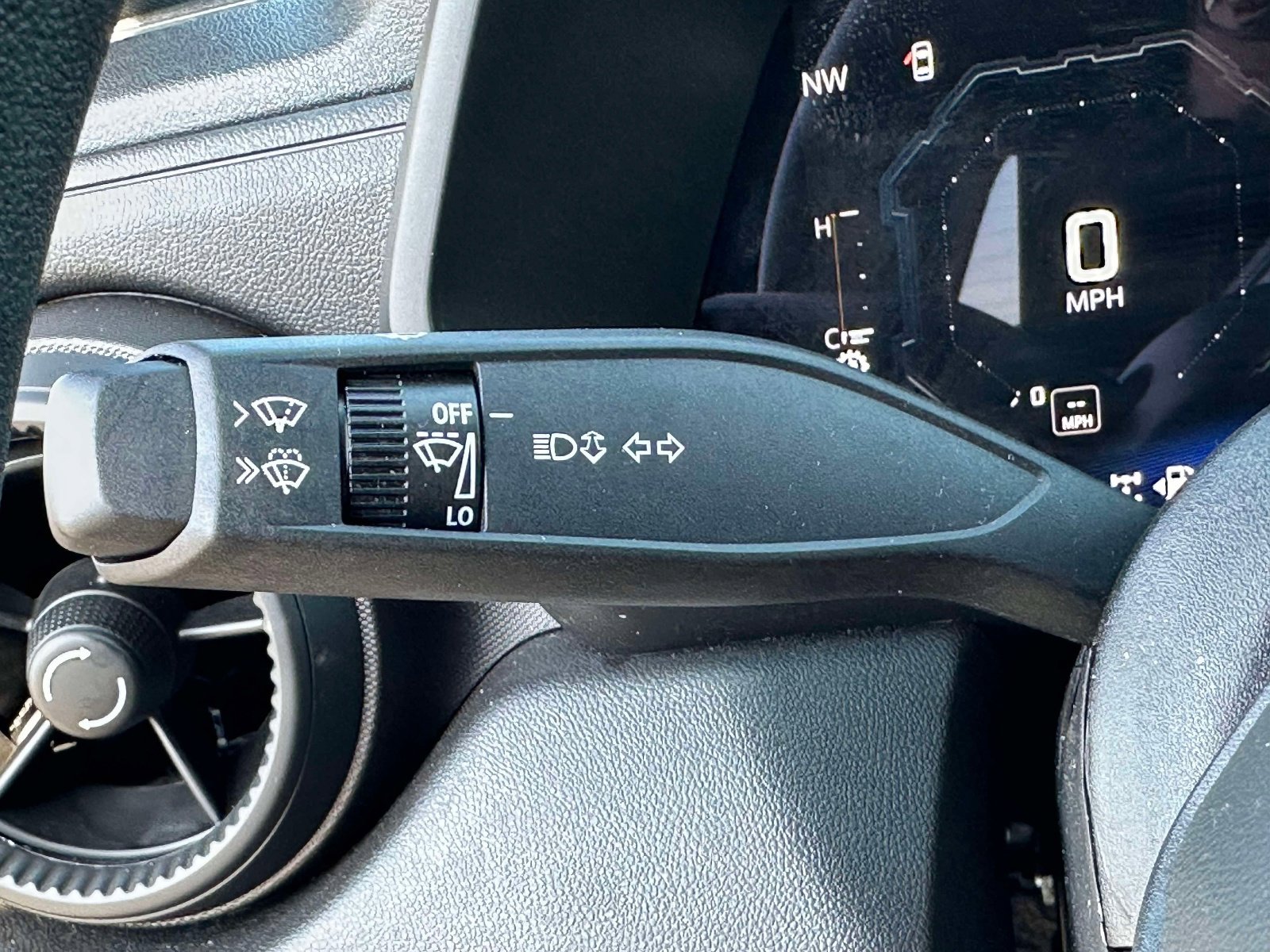 Used 2024 Chevrolet Colorado Trail Boss w/ Technology Package image 20