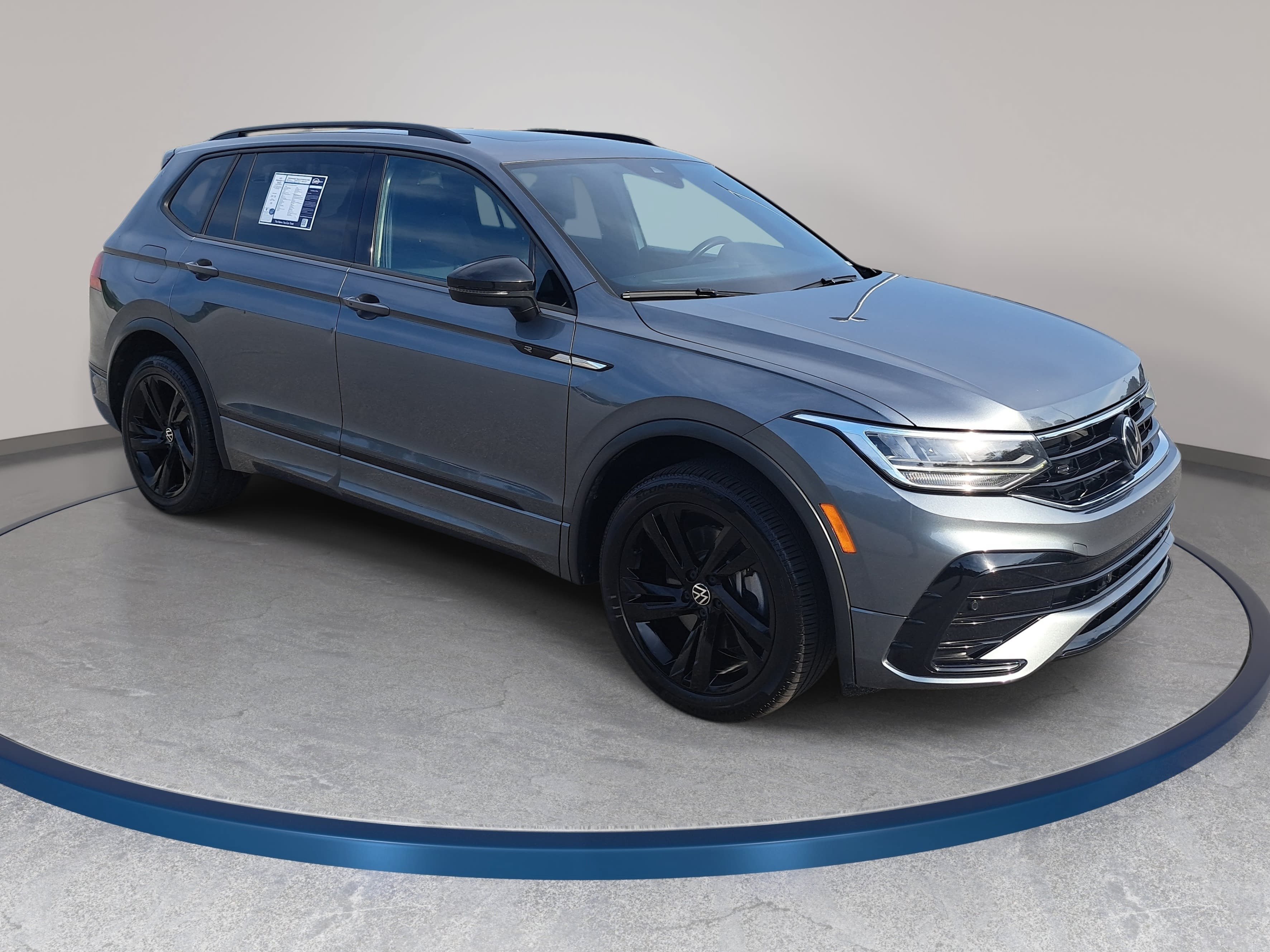 Used 2023 Volkswagen Tiguan SE R-Line FWD image 3