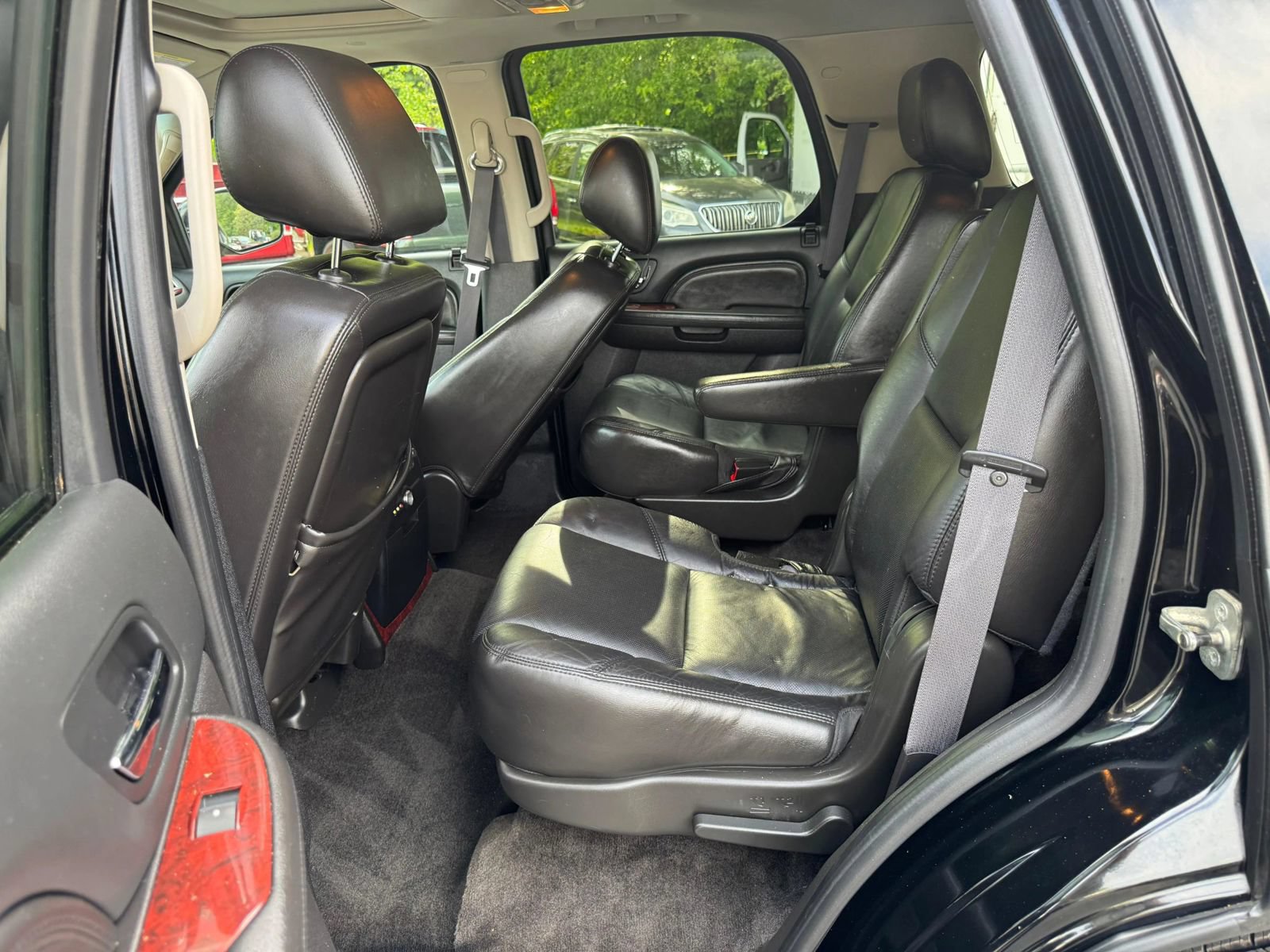 Used 2011 Cadillac Escalade Premium AWD/4WD image 14