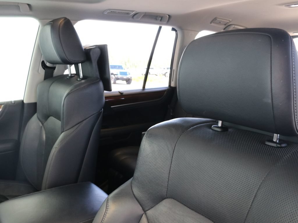 Used 2017 Lexus LX 570 4WD w/ Luxury Package image 29