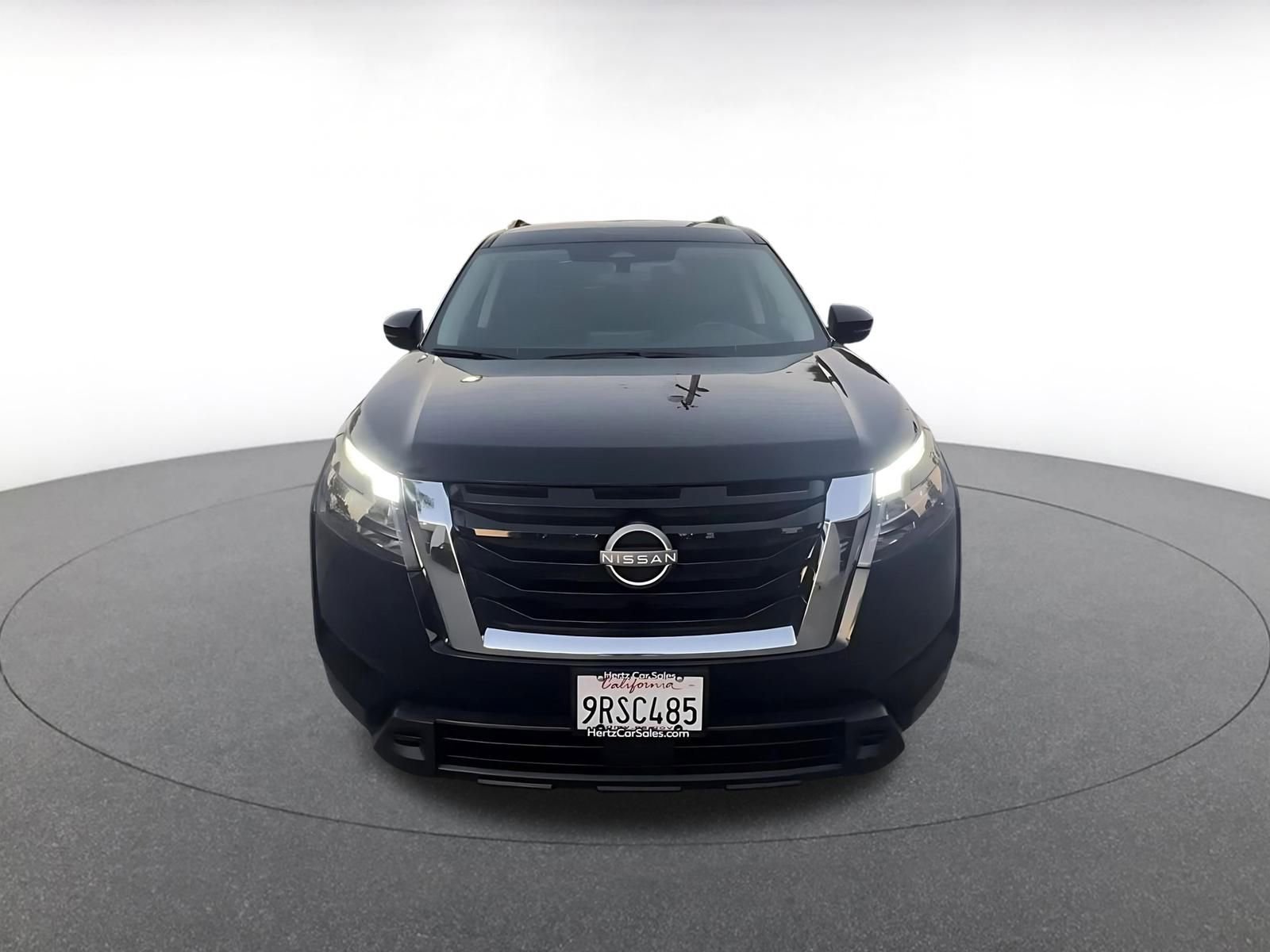 Used 2025 Nissan Pathfinder SV image 4