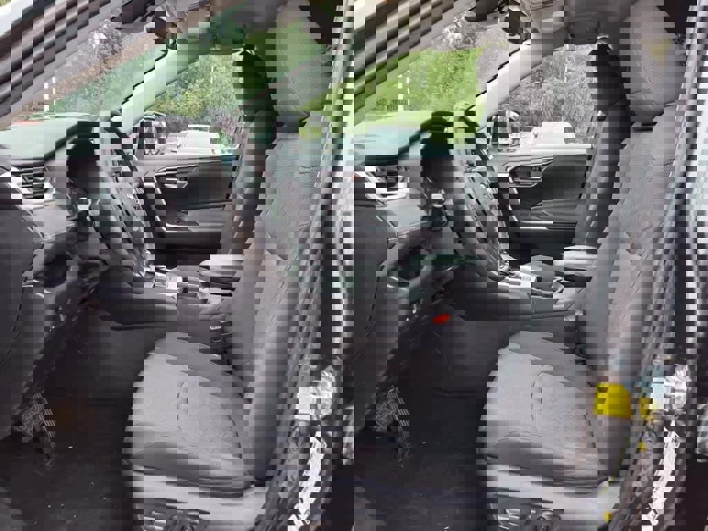 Used 2021 Toyota RAV4 XLE image 15