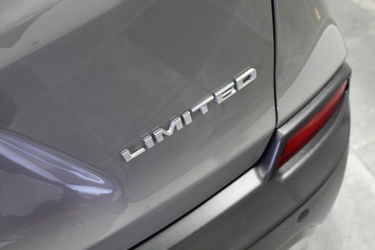 Used 2021 Jeep Cherokee Limited w/ Elite Package AWD/4WD image 33