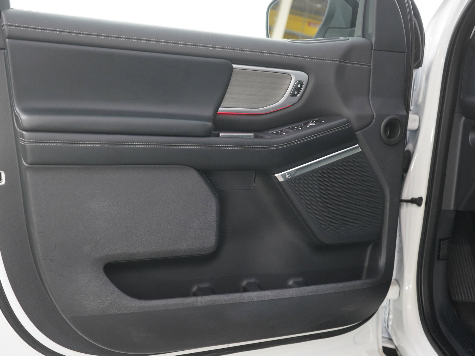 Used 2025 Ford Expedition Max Platinum AWD/4WD image 23