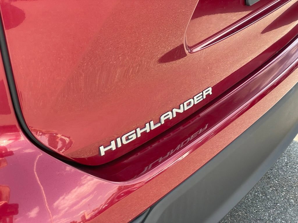 Used 2020 Toyota Highlander LE AWD/4WD image 29
