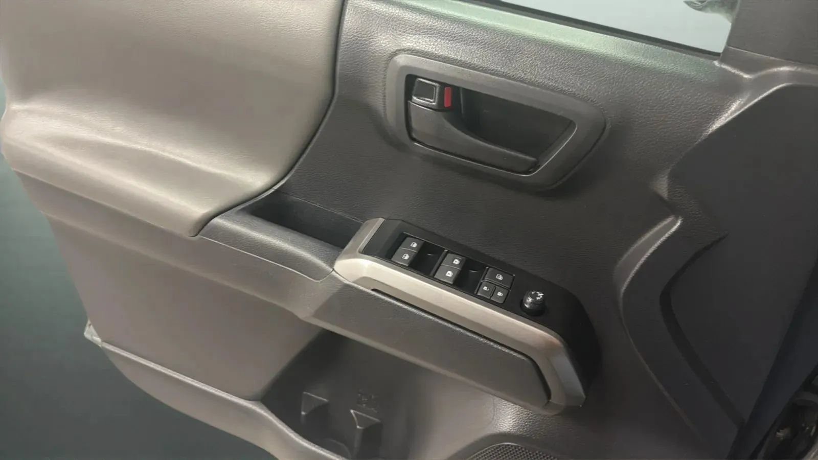 Used 2023 Toyota Tacoma SR5 RWD image 17