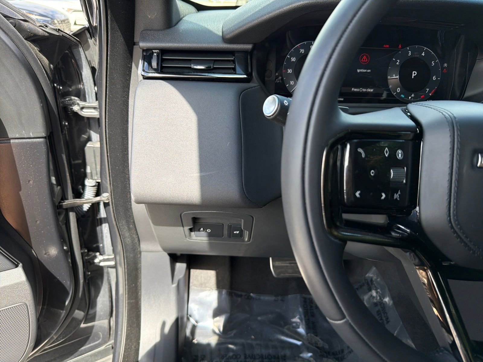 Used 2025 Land Rover Range Rover Velar Dynamic SE image 21